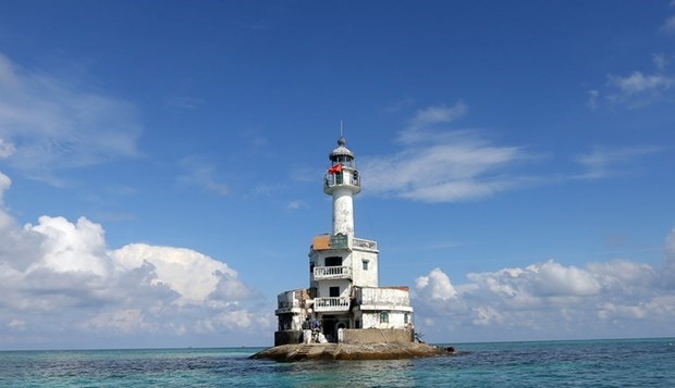 Фонари маяков несут свет национального суверенитета на море hinh anh 1