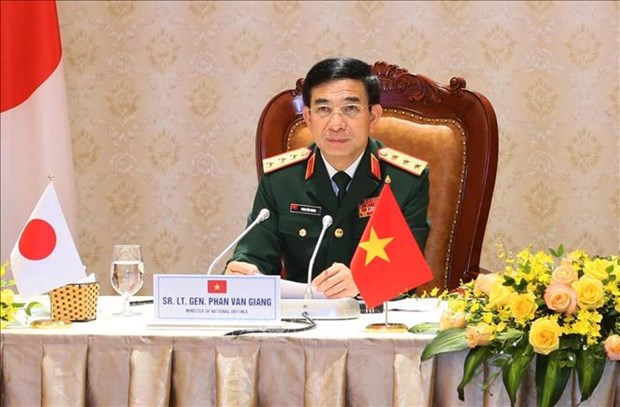 Состоялся телефонныи разговор между министрами обороны Вьетнама и России hinh anh 1