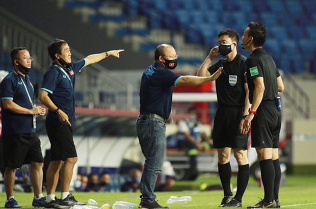 Отсутствие тренера Пака не помешает вьетнамскои команде перед решающим матчем в ОАЭ hinh anh 1