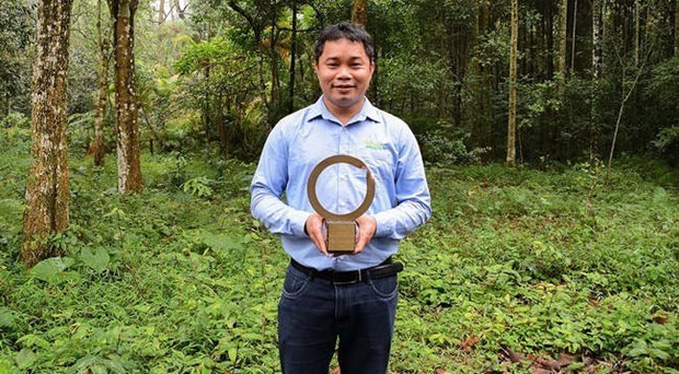 Первыи вьетнамскии защитник природы получил самую важную награду за охрану окружающеи среды hinh anh 1