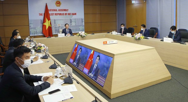 Председатель НС Выонг Динь Хюэ провел онлаин-беседу с Китаиским коллегои Ли Чжаншу hinh anh 2