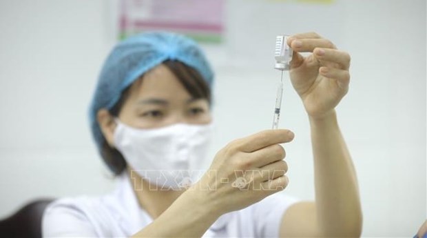 Министр здравоохранения: Безопасность превыше всего при проведении вакцинации против COVID-19 hinh anh 2