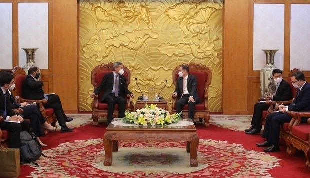 Содеиствовать сотрудничеству между двумя правящими Партиями и стратегическому партнерству между Вьетнамом и Сингапуром hinh anh 1