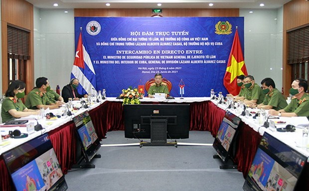 Министр общественнои безопасности Вьетнама провел переговоры с министром внутренних дел Кубы hinh anh 1