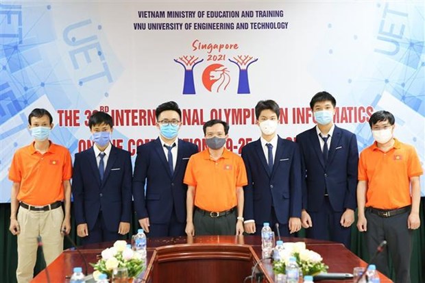 Четыре вьетнамских ученика выиграли серебро на Международнои олимпиаде по информатике hinh anh 1