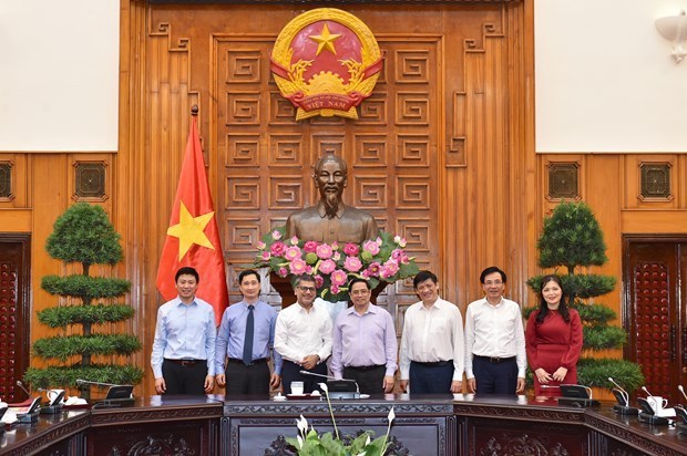 Премьер-министр попросил AstraZeneca помочь Вьетнаму в реализации стратегии вакцинации hinh anh 1