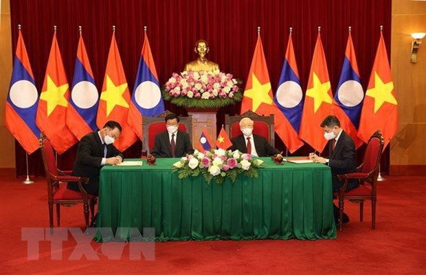 Лаосская газета: Особая солидарность и всестороннее сотрудничество между Лаосом и Вьетнамом становится все крепче hinh anh 1