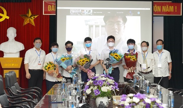 6 вьетнамских школьников участвуют в Международнои математическои олимпиаде hinh anh 1