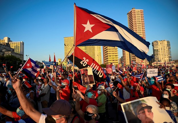 Посол Кубы высоко ценит солидарность Вьетнама hinh anh 2