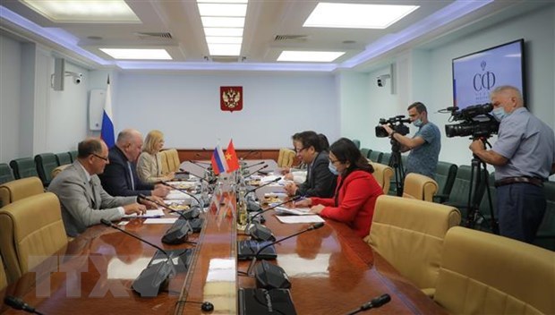 Вьетнам предложил Совету Федерации России способствовать передаче производства вакцин против COVID-19 hinh anh 2