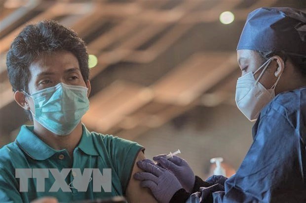 Вьетнам обеспокоен неравномернои вакцинациеи от COVID-19 среди стран hinh anh 1
