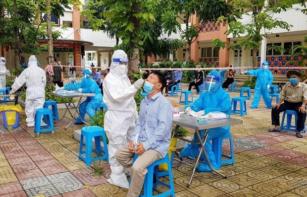 Эпидемия COVID-19: 1 августа во Вьетнаме было зарегистрировано 8.620 новых случаев hinh anh 1