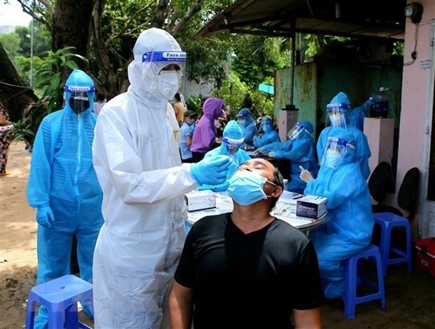 Эпидемия COVID-19: 2 августа во Вьетнаме было зарегистрировано 7.455 новых случаев hinh anh 1