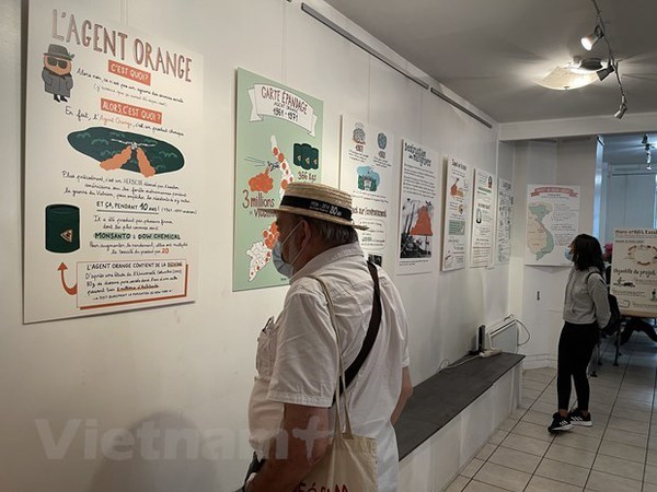 Инфографика об агенте «Оранж»/диоксиновои катастрофе во Вьетнаме представлена ​​во Франции hinh anh 2