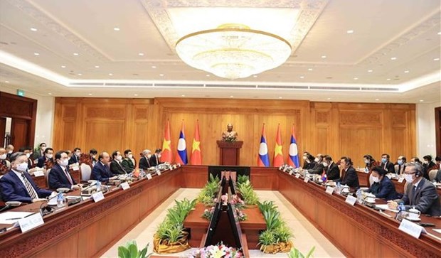 Президент государства Нгуен Суан Фук имел встречу с председателем Национального собрания Лаоса hinh anh 1