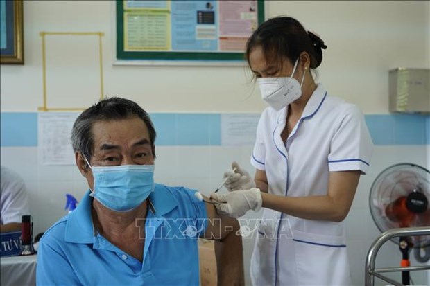 COVID-19: Кондао планирует полностью вакцинировать более 70% населения hinh anh 1