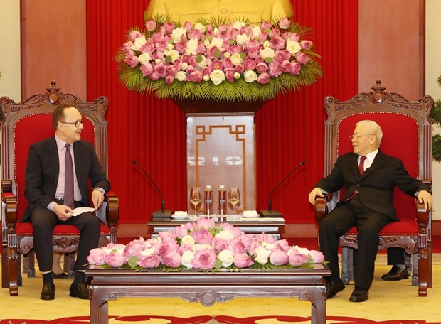 Генеральныи секретарь Нгуен Фу Чонг принял посла Россиискои Федерации во Вьетнаме hinh anh 1