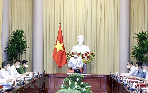 Президент Нгуен Суан Фук вынесет решения об амнистии в 2021 году hinh anh 1