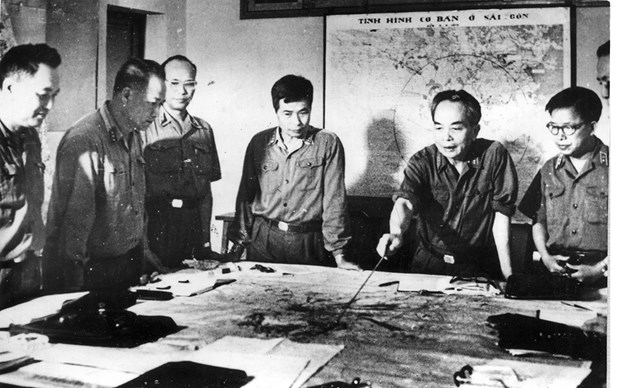 Онлаин-фотовыставка о генерале Во Нгуен Зиапе в Тхаингуене hinh anh 1