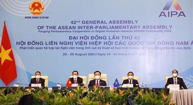 Председатель НC Выонг Динь Хюэ принимает участие в церемонии открытия Генеральнои ассамблеи AIPA-42 hinh anh 1