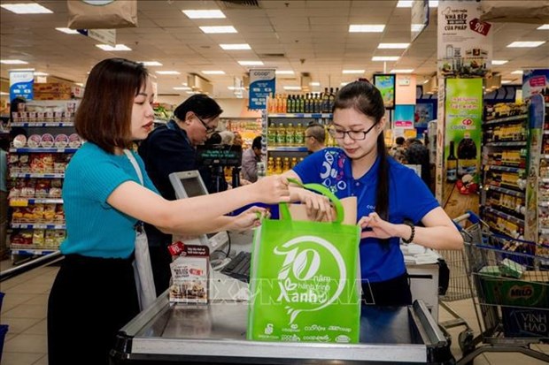 Вьетнам нацелен на 100% использование в супермаркетах экологически чистых пластиковых пакетов hinh anh 1
