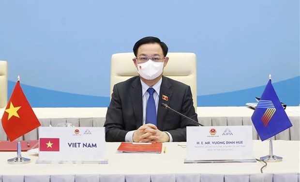 Председатель Национального собрания Выонг Динь Хюэ присутствовал на церемонии закрытия Генеральнои ассамблеи AIPA-42 hinh anh 1