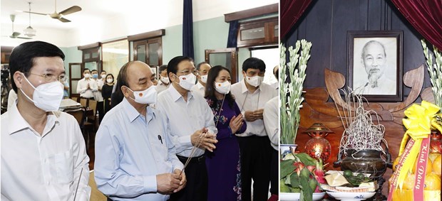 Президент страны воскурил благовония в память о президенте Хо Ши Мине hinh anh 1