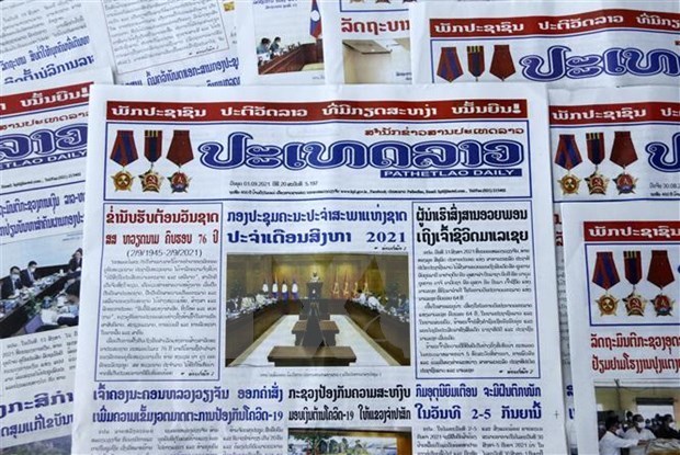 Лаосская газета приветствует достижения Вьетнама и развитие лаосско-вьетнамских отношении hinh anh 1
