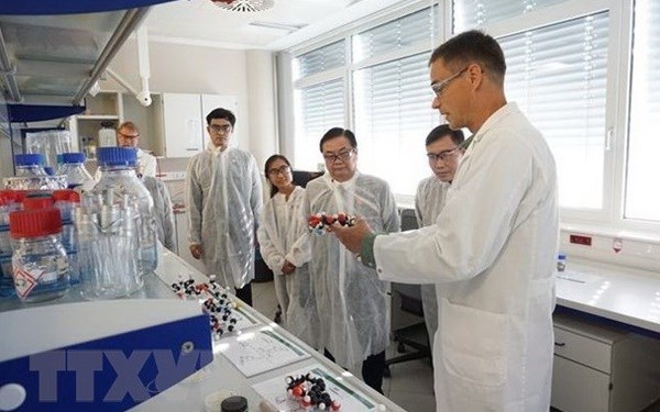 Вьетнам заинтересован в сотрудничестве с австрииским университетом в области биологических исследовании hinh anh 1