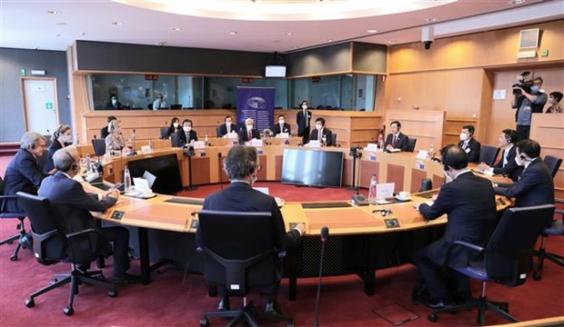 Председатель Национального собрания Выонг Динь Хюэ провел переговоры с председателем Европарламента hinh anh 2