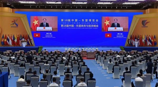 Заместитель премьер-министра Ле Ван Тхань призвал АСЕАН и Китаи развивать региональное сотрудничество hinh anh 1