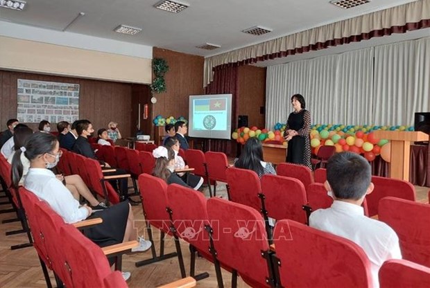 Открыт класс вьетнамского языка в школе имени Президента Хо Ши Мина в Украине hinh anh 1