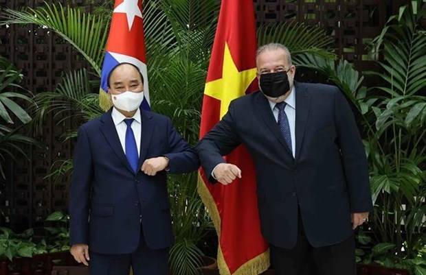 Президент Нгуен Суан Фук встретился с премьер-министром Кубы hinh anh 1