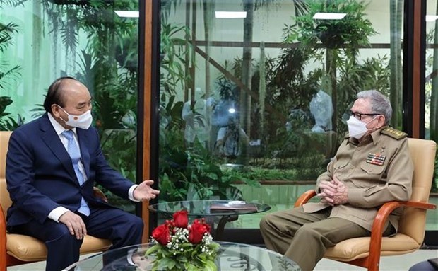 Президент Нгуен Суан Фук встретился с генералом Раулем Кастро Русом hinh anh 1