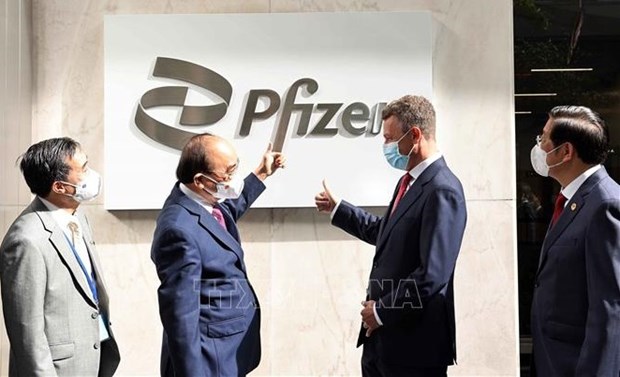 76-я сессия Генассамблеи ООН: Президент Нгуен Суан Фук посетил компанию Pfizer hinh anh 1
