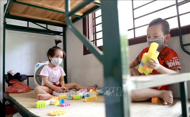 Вьетнам гарантирует право быть заботимыми для детеи-сирот из-за эпидемии COVID-19 hinh anh 1