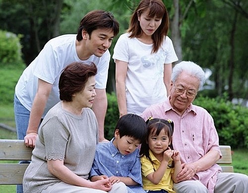 Президент Нгуен Суан Фук: Забота о пожилых людях - ответственность семьи и общества hinh anh 2