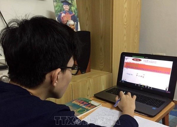 Минфин предлагает поддержать учащихся в покупке компьютеров для онлаин-обучения hinh anh 1