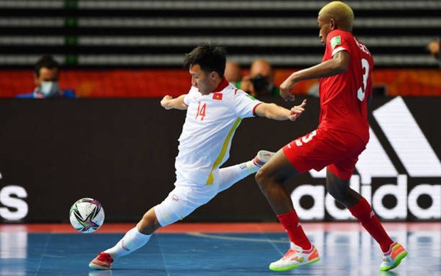 Вьетнам забил «гол турнира» на чемпионате мира по мини-футболу 2021 года hinh anh 3