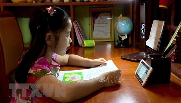 Обучение онлаин и через телевидение ведется в 40 населенных пунктах hinh anh 1