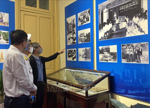 Выставка отмечает 60-летие морскои тропы им. Хо Ши Мина hinh anh 3