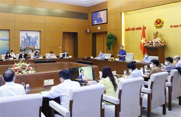 Ведущии законодатель проводит совещание по фискальнои и денежно-кредитнои политике hinh anh 1