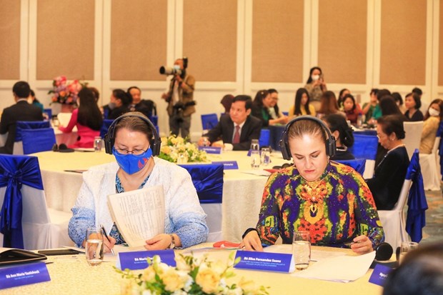 Вице-президент Во Тхи Ань Суан приняла участие в Форуме женщин-предпринимателеи Вьетнама в 2021 году hinh anh 3