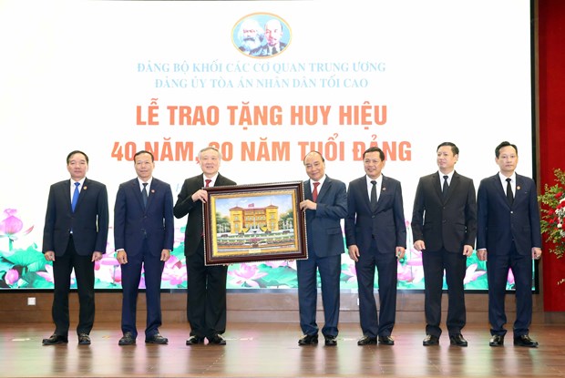 Президент Нгуен Суан Фук: Создание открытого, прозрачного суда и судебнои системы под контролем народа hinh anh 1