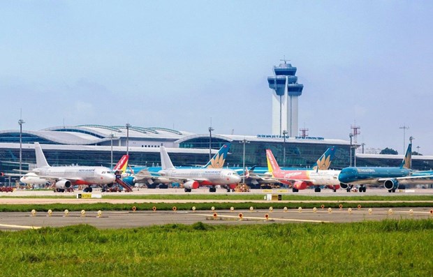 Министерство транспорта предлагает ослаблять ограничения для пассажиров, путешествующих самолетом и поездом hinh anh 1
