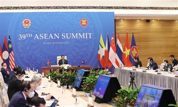 Премьер-министр Фам Минь Тьинь предложил два основных направления, на которых АСЕАН необходимо сосредоточить свое внимание hinh anh 1