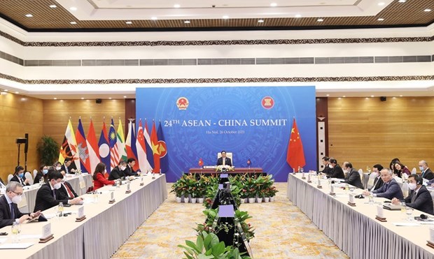 Премьер-министр Фам Минь Тьинь принял участие в 24-м саммите АСЕАН-Китаи hinh anh 1