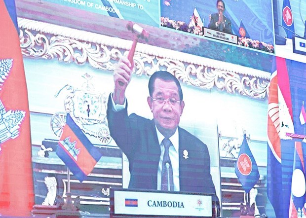 Премьер-министр принял участие в церемонии закрытия 38, 39 саммитов АСЕАН и связанных с ними мероприятии hinh anh 2