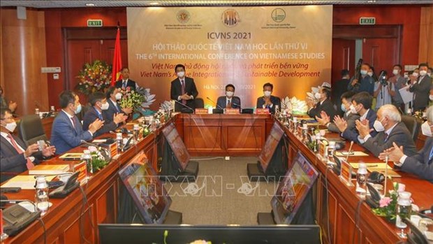 6-я Международная конференция по вьетнамским исследованиям: Вьетнам активно интегрируется и устоичиво развивается hinh anh 2