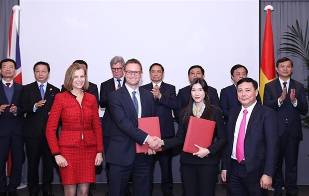Премьер-министр присутствовал на церемонии подписания 26 соглашении о сотрудничестве между Вьетнамом и Великобританиеи hinh anh 2